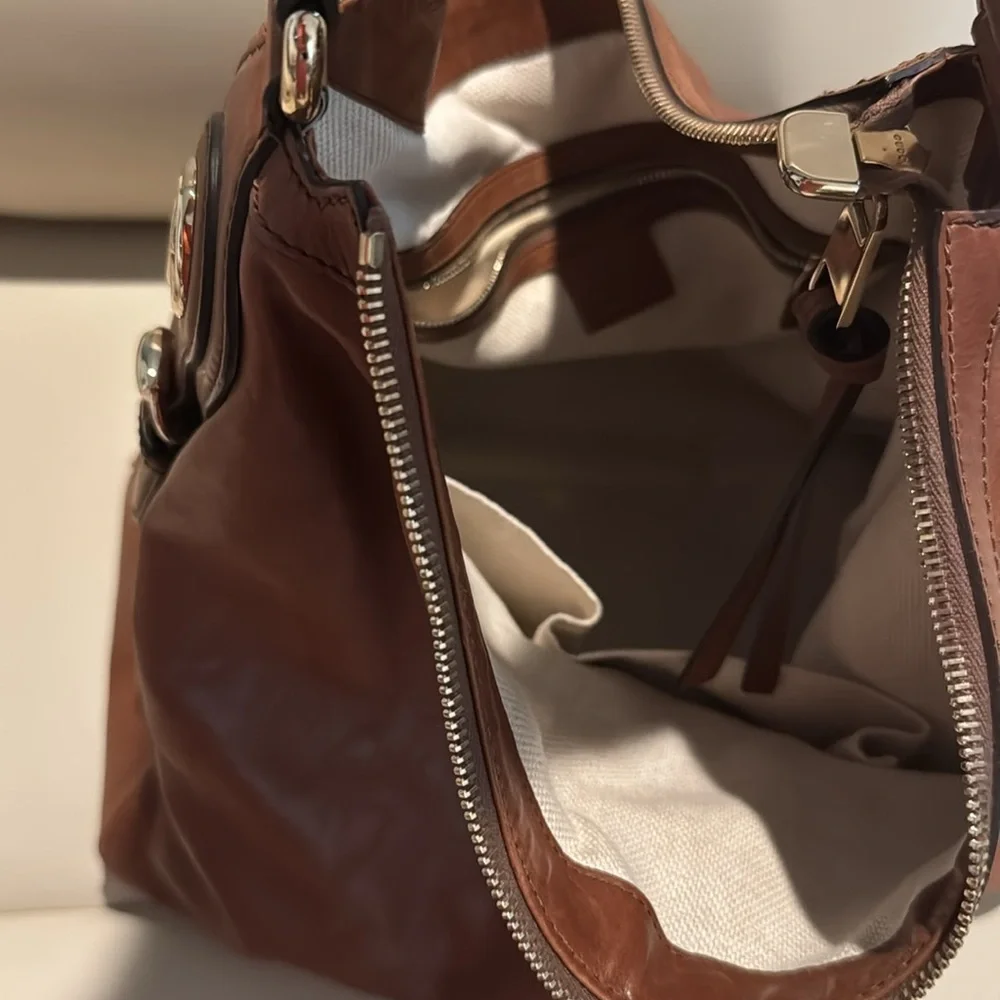 Gucci - Picture 2 of 6